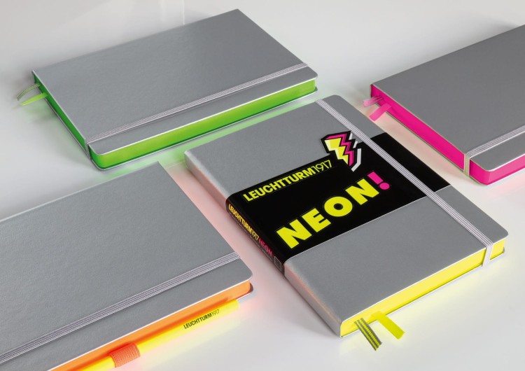 016-NEON_L1000274.jpg