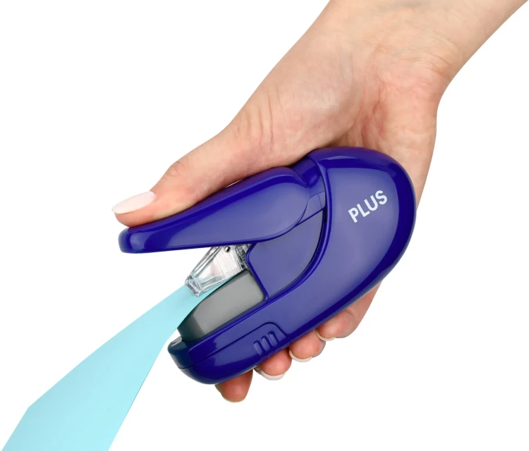 staple_free_stapler_handy_31147_blue_rgb_300dpi_usage_02.webp