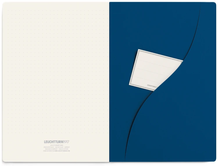 400701_LT1917_Jottbook_Pur_Medium_A5_Dotted_Indigo_Tasche_Rueckseite_2560px_144DPI_sRGB.jpg