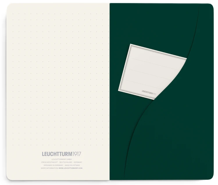 400723_LT1917_Jottbook_Pur_Pocket_A6_Dotted_ForestGreen_Tasche_Rueckseite_2560px_144DPI_sRGB.jpg