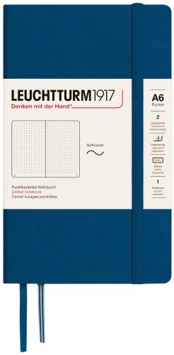 400559_lt_notizbuch_pocket_a6_sc_dotted_01_indigo_closed_01_2560x2560px_144dpi_sRGB.jpg